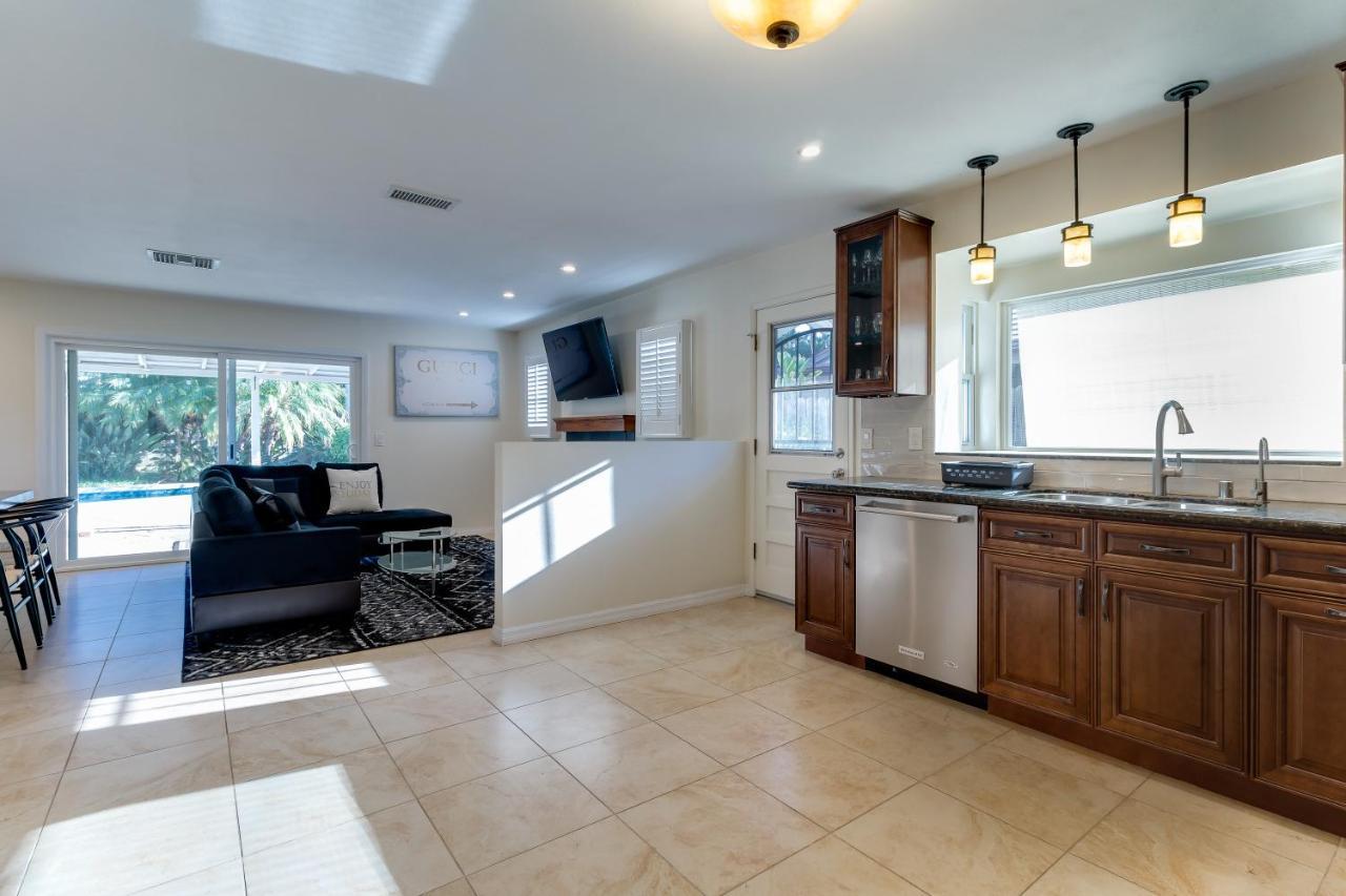 Casa vacanze 4 Bedroom West Hills Charmer With Pool And Jacuzzi Los Angeles